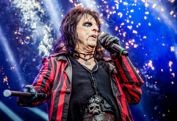 alice-cooper-god-pray-alcohol