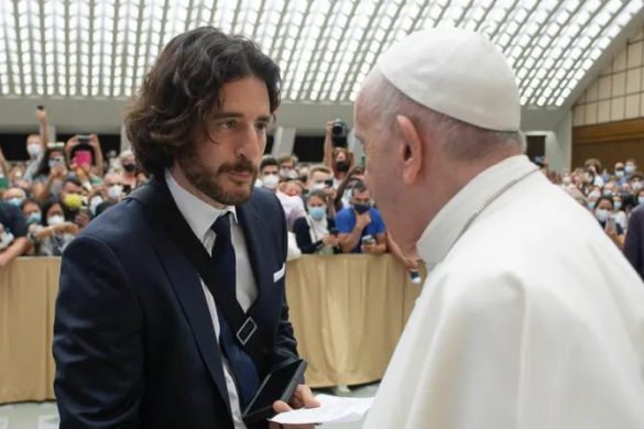 jonathan-roumie-pope-francis